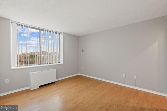 Building Photo - 3705 S George Mason Dr
