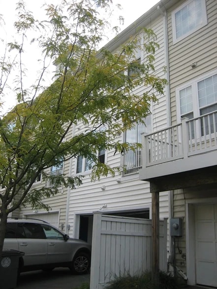 Rear Exterior - 410 Redland Blvd