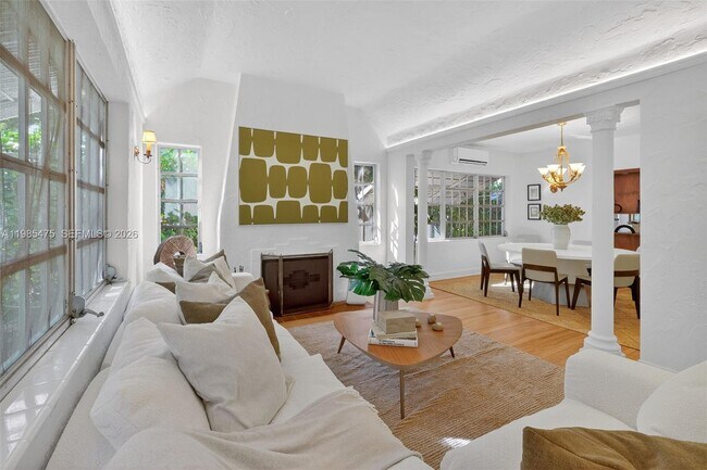 Building Photo - 1305 Alhambra Cir