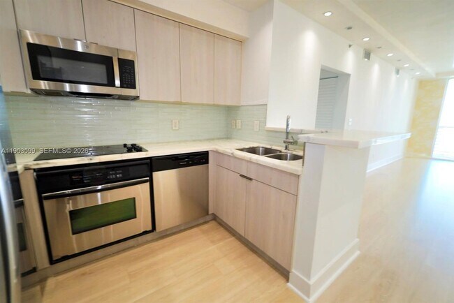 Building Photo - 325 S Biscayne Blvd