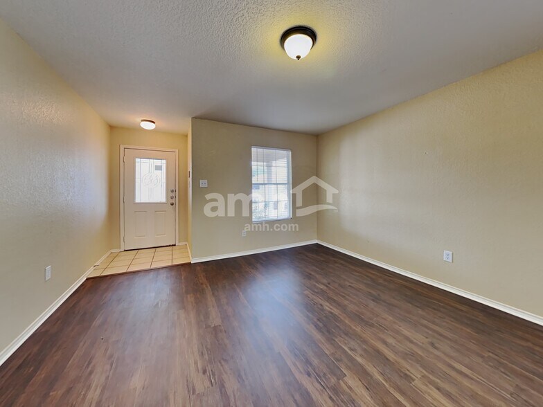 Building Photo - 8531 Silver Brush