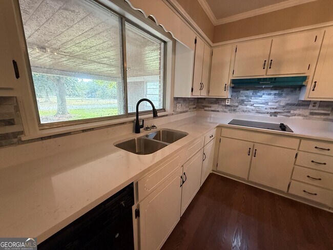 Building Photo - 412 Roberson St