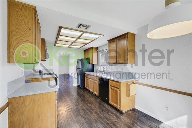 Building Photo - 2624 Walnut Ave