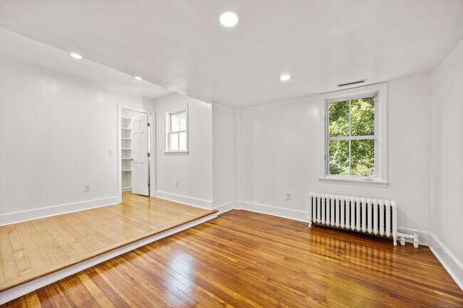 Building Photo - 2921 Nichols Ave