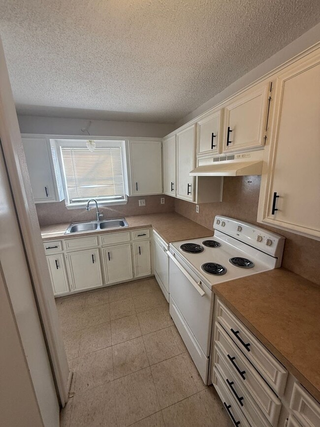 Building Photo - 1610 28th St