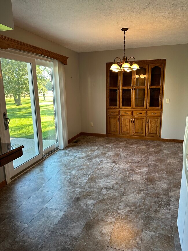 Building Photo - 7772 Huwer Rd