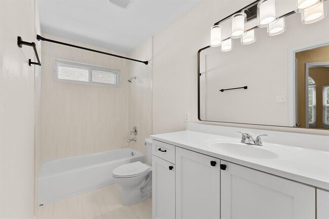 Building Photo - 2104 Lobelia Dr