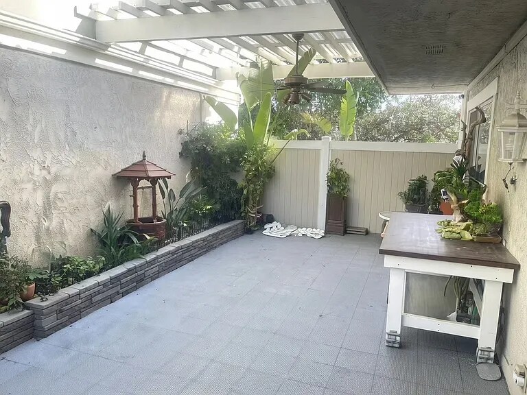 Building Photo - 660 Golden Springs Dr