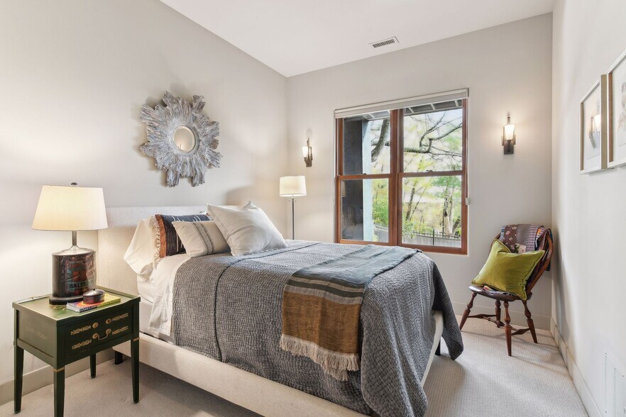 Third bedroom located on the lower level - 745 Rice St E