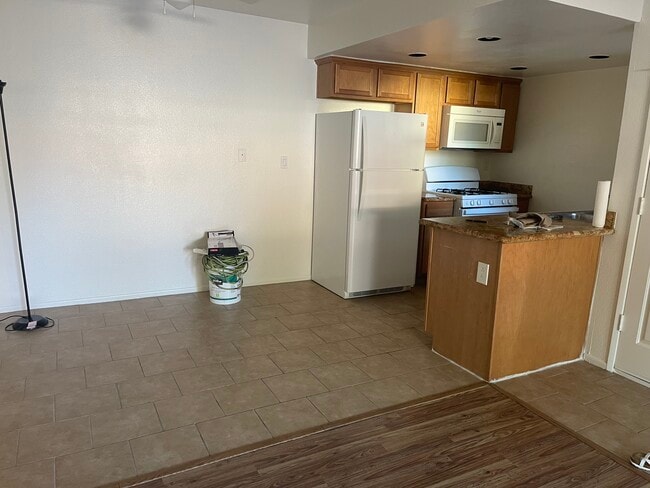 Building Photo - 1130 W Blaine St