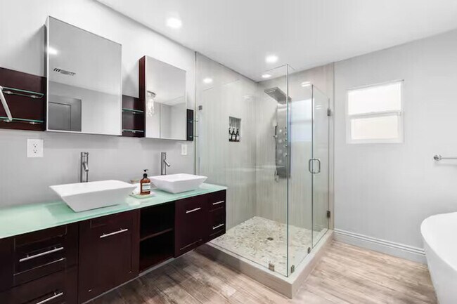 Building Photo - 5870 Cactus Way
