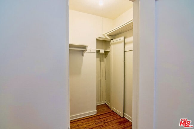 Building Photo - 1071 Cloverdale Ave