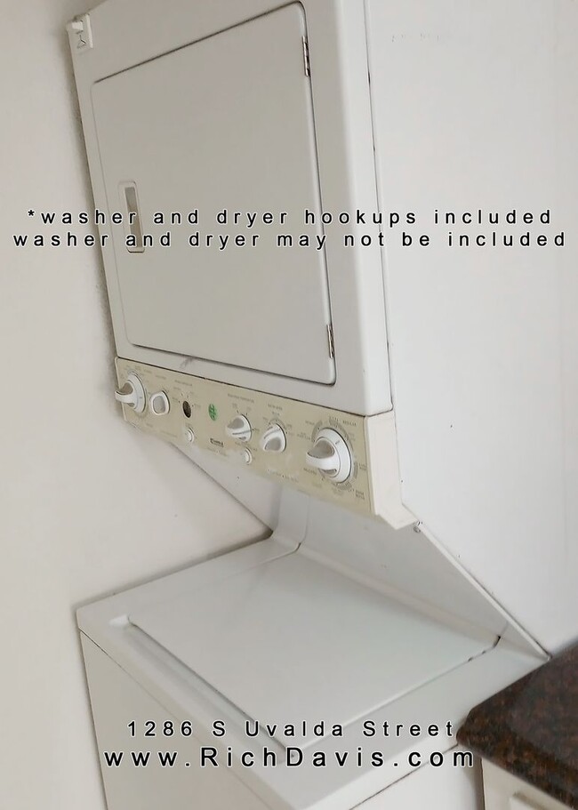 Building Photo - 2 bed, 1 Bath, 900 sqft with washer/dryer ...