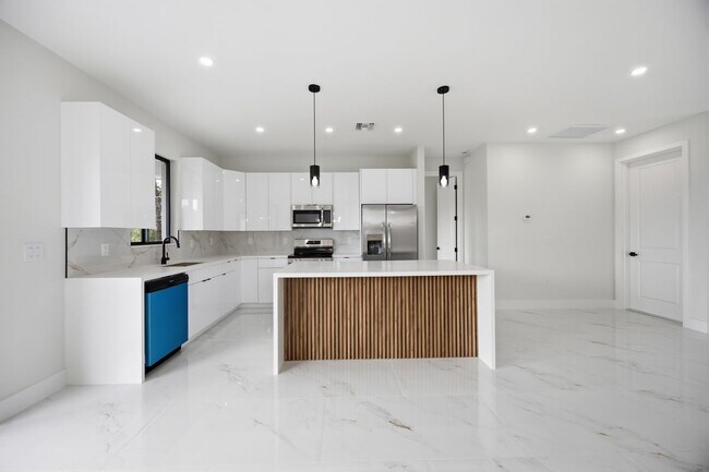 Building Photo - 1299 Barton Ave