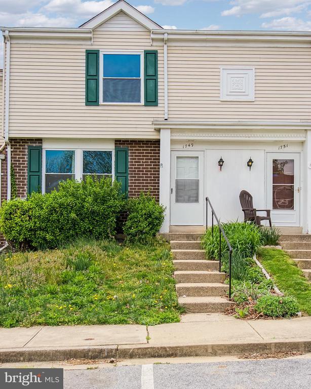 Building Photo - 1749 Carriage Way