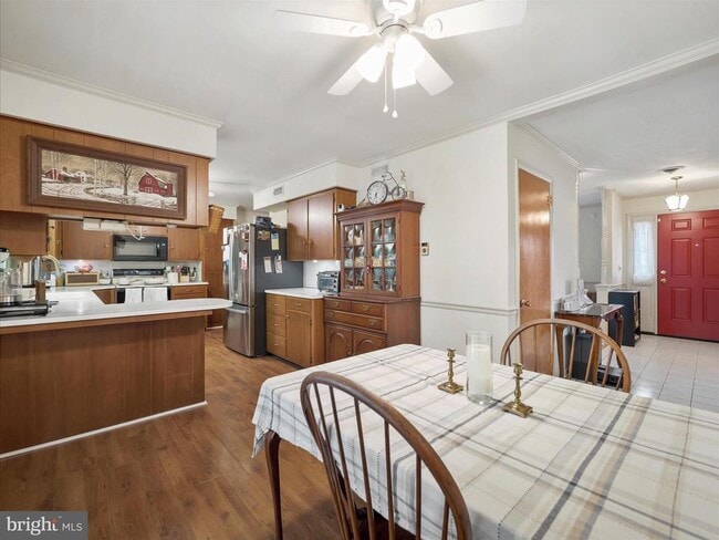 Building Photo - 560 Meadowview Cir