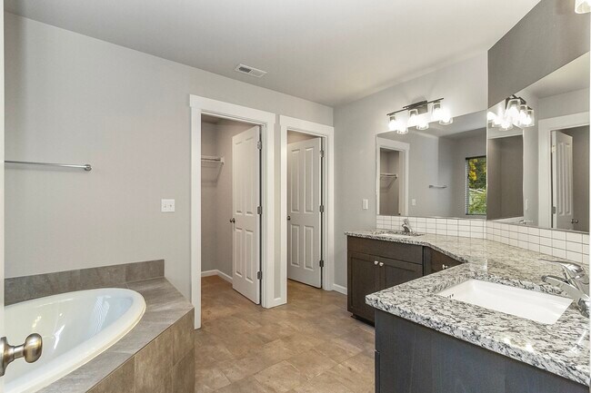 Building Photo - 10213 6th Pl SE