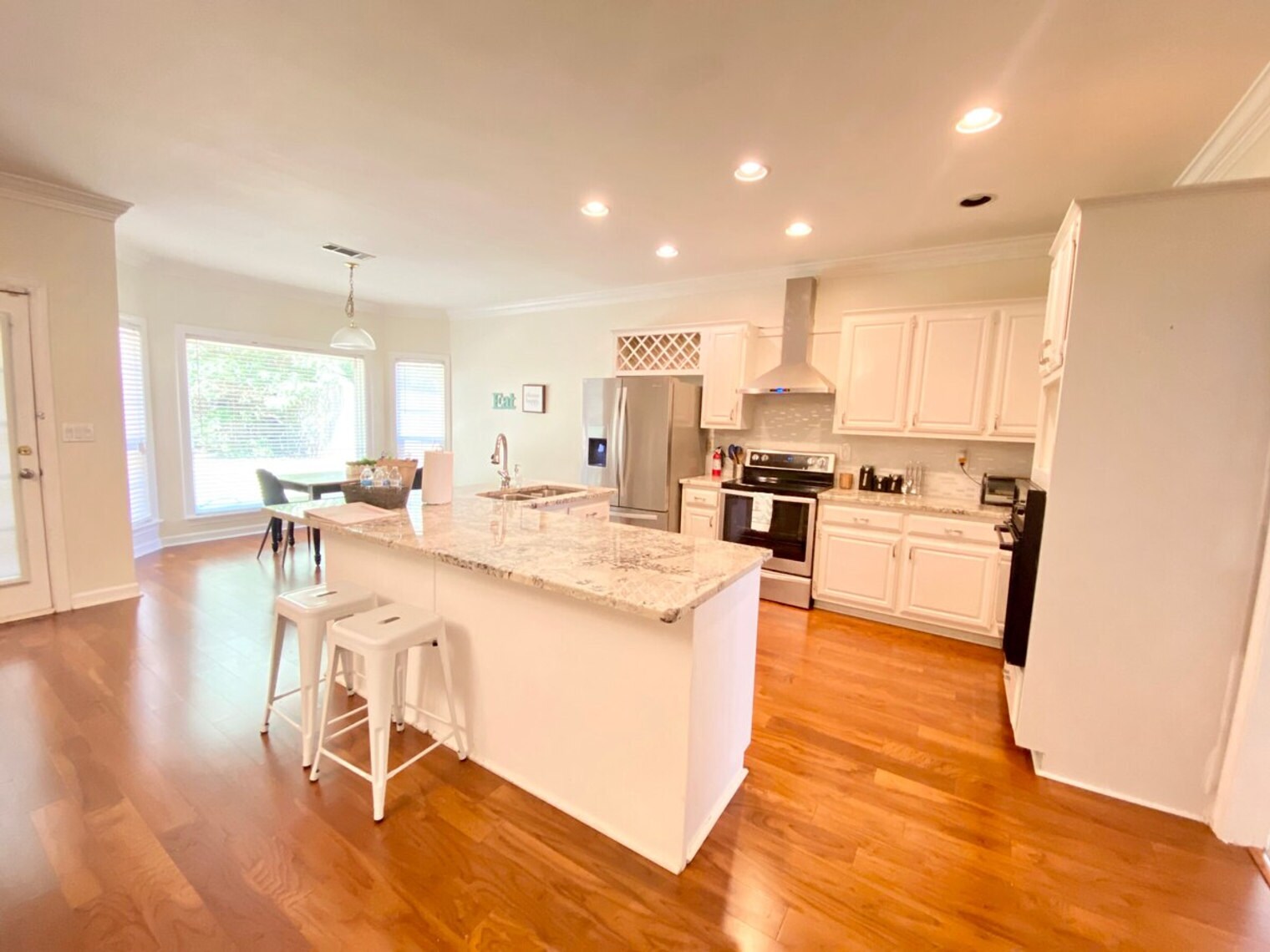 Building Photo - 2300 Evergreen Ln
