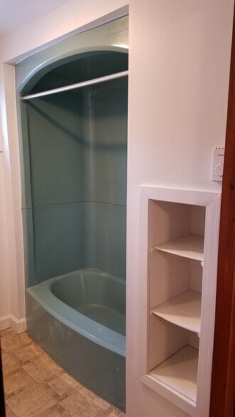 Bathroom Tub - 188 E Main St