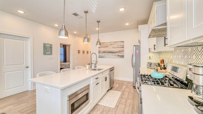 Building Photo - 1A N Victoria Ave