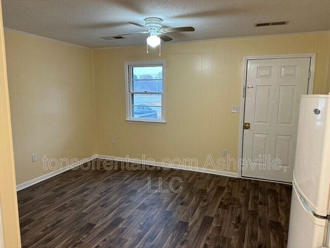Building Photo - 3126 US-221