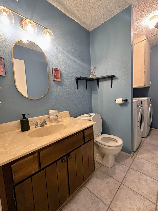Building Photo - Charming 2BR Townhome in NW Houston