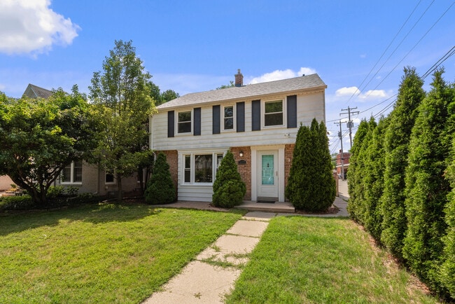 Building Photo - 5577 N Kent Ave