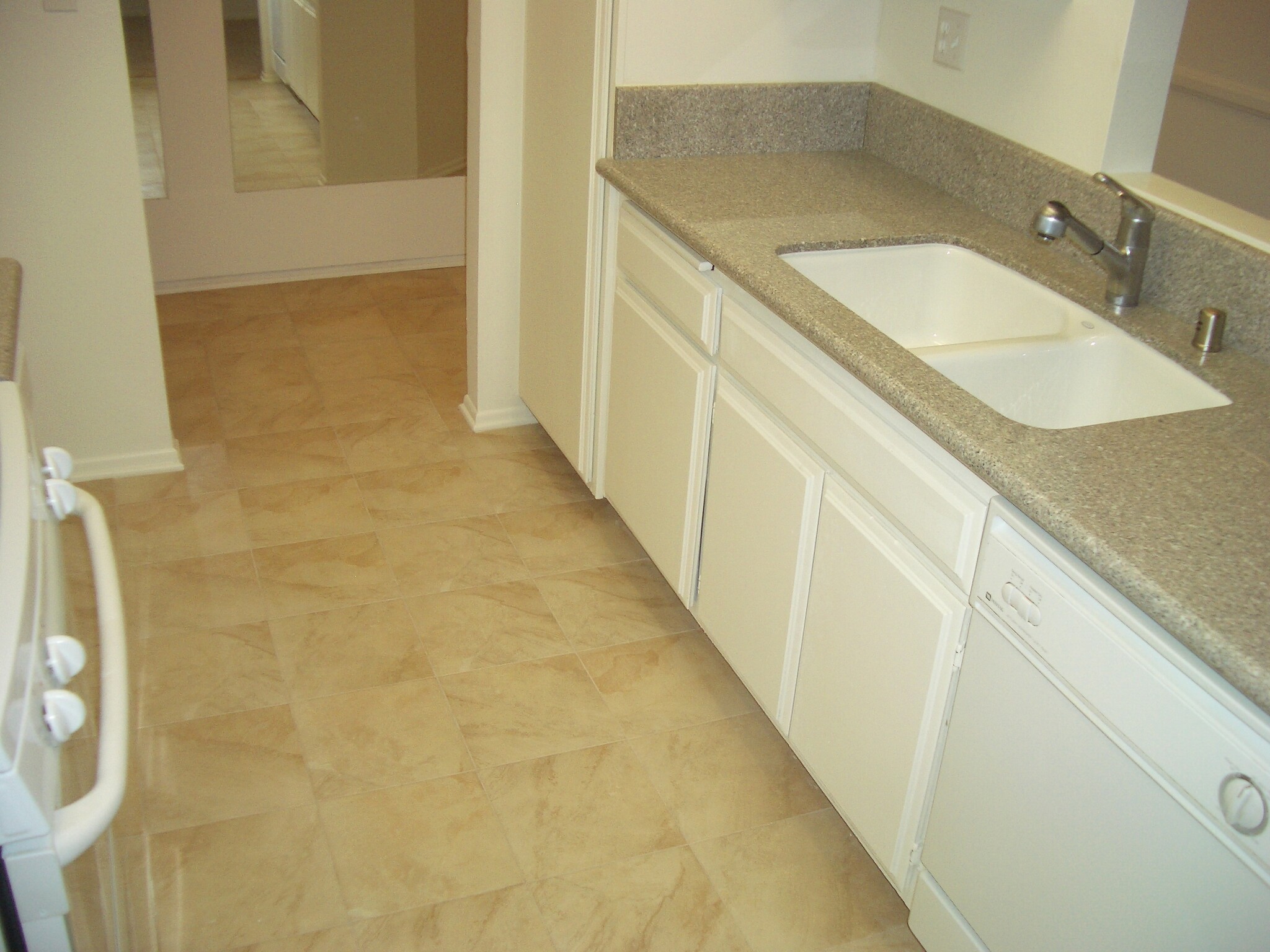 Building Photo - 7211 Cozycroft Ave