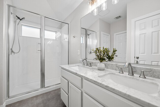 Building Photo - 8706 Hidden Oaks Dr