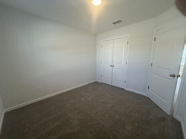 Building Photo - 23 Country Cir