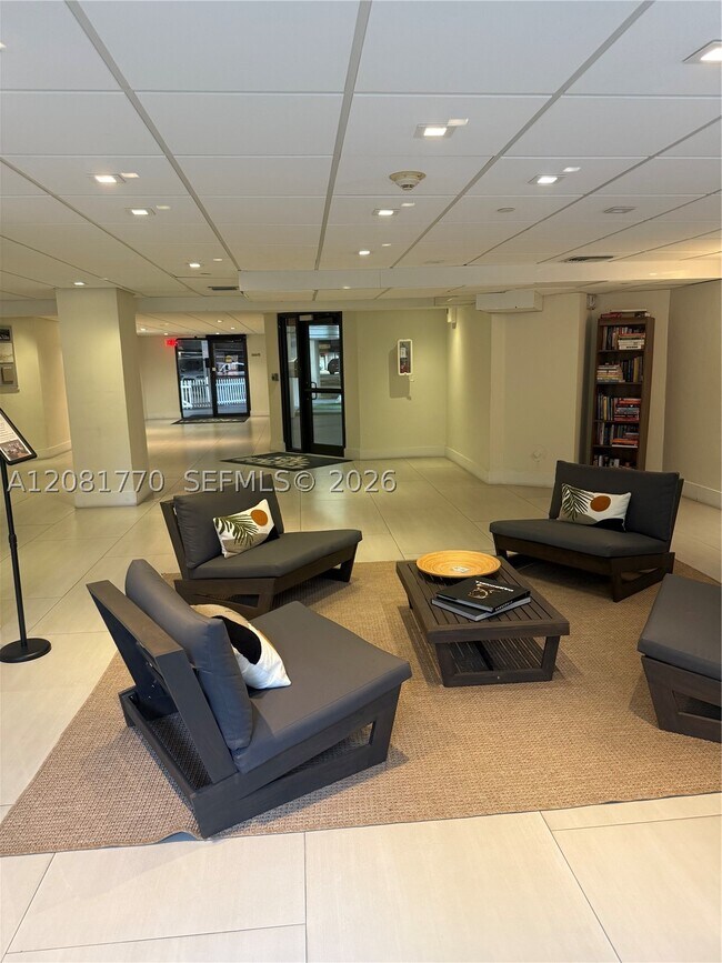 Building Photo - 540 Brickell Key Dr