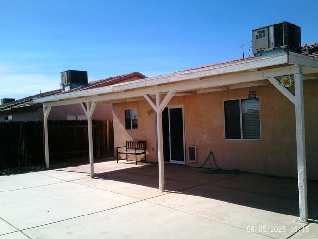 Building Photo - NOR CUTIE !!! SPECIAL $2625.00 MOVES YOU I...