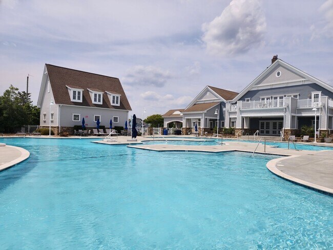 Building Photo - Home Available in Summerhouse on Everett Bay! Showings Coming Soon.