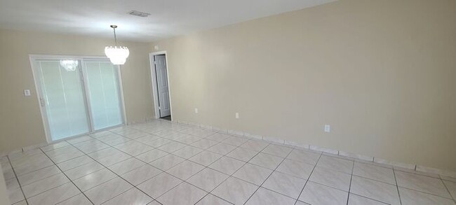 Building Photo - Beautifully Remodeled Home in Poinciana area