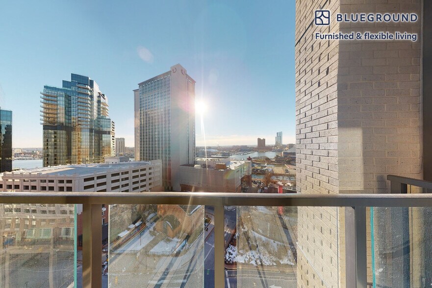 Building Photo - 555 S President St