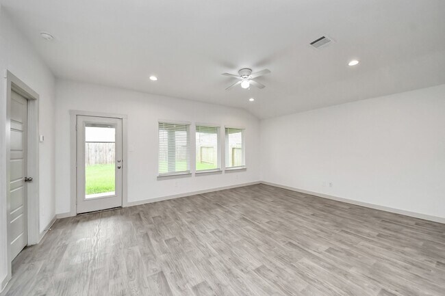 Building Photo - 7803 Golden Rubia Ln