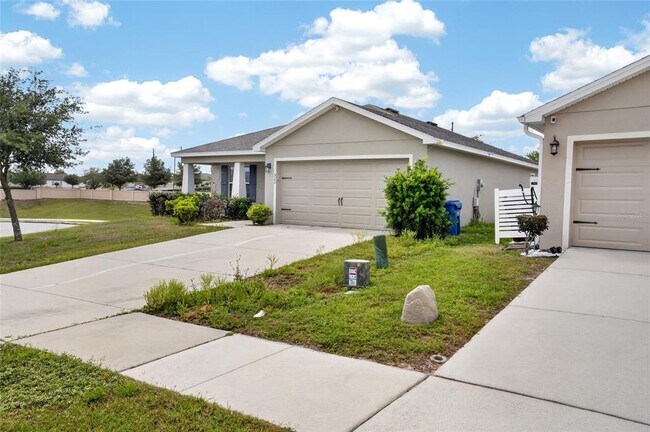 Building Photo - 522 Pentas Ln