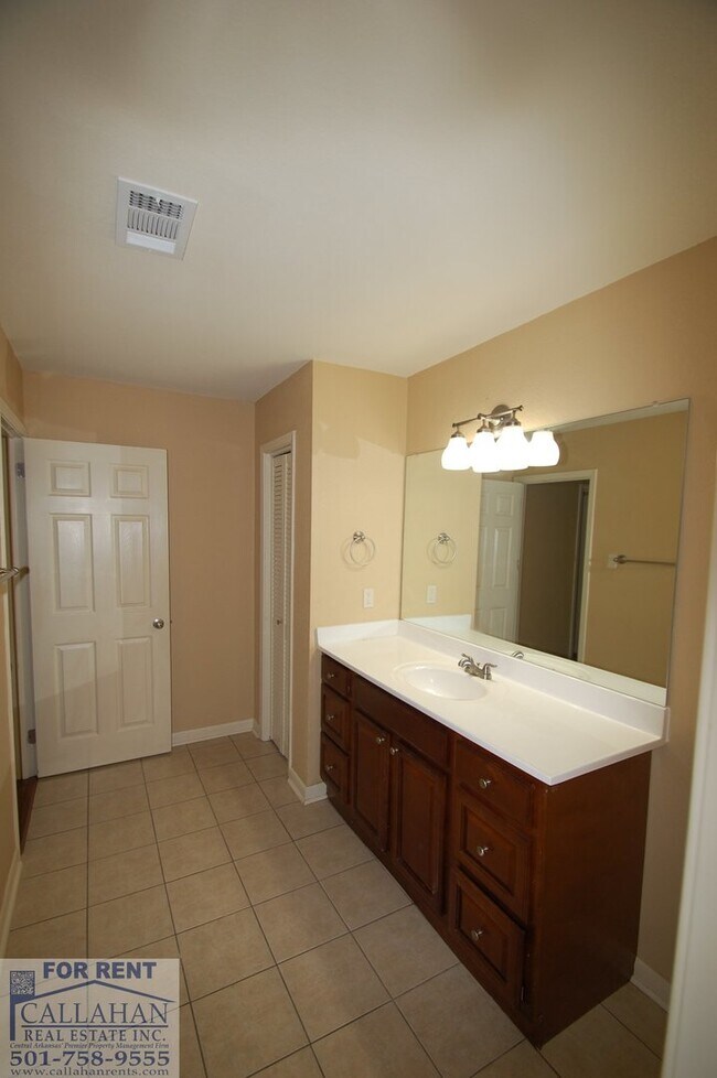 Building Photo - Little Rock 4 Bedroom Home