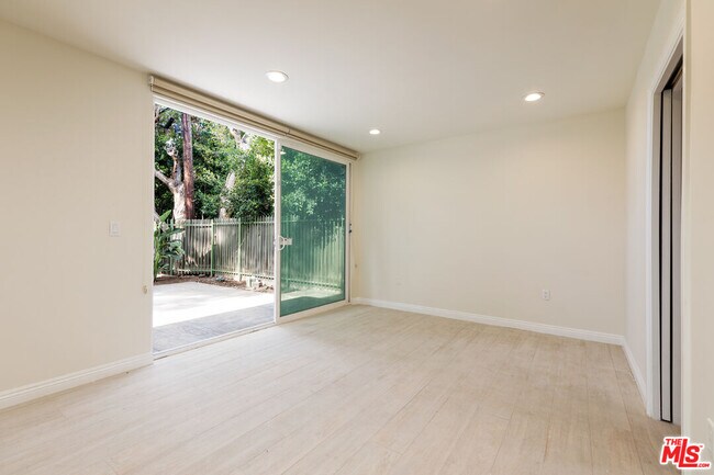 Building Photo - 719 S Westgate Ave