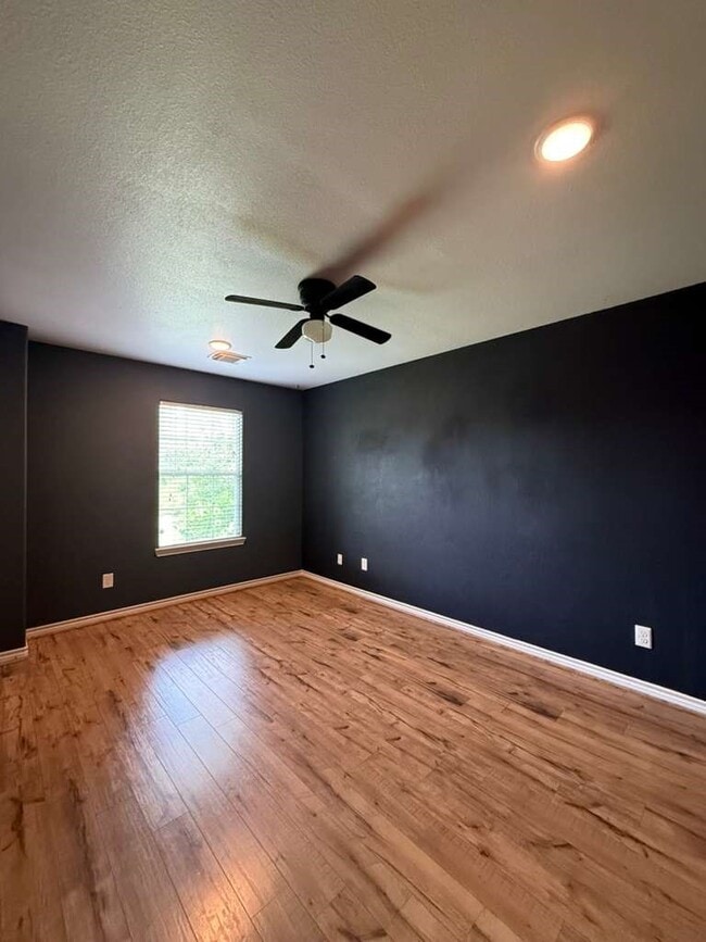 Building Photo - 9623 Elmview Pl