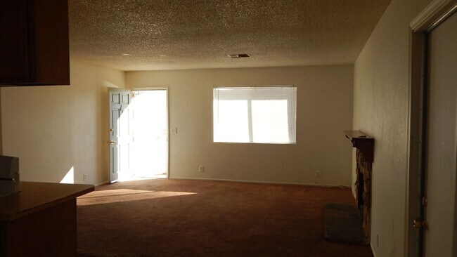 Building Photo - 3702