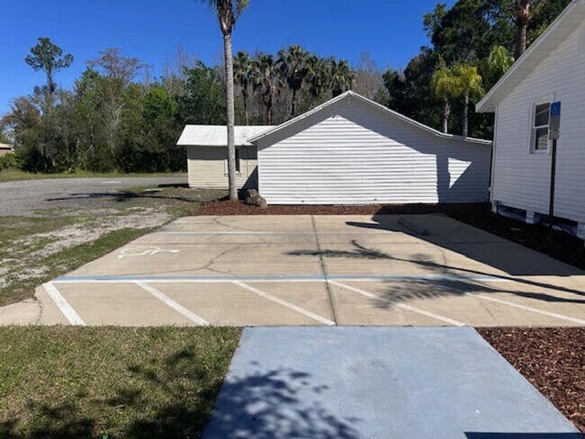 Building Photo - Commercial Building for rent !