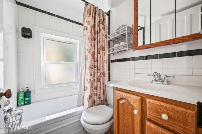 Building Photo - 214 Brinley Ave