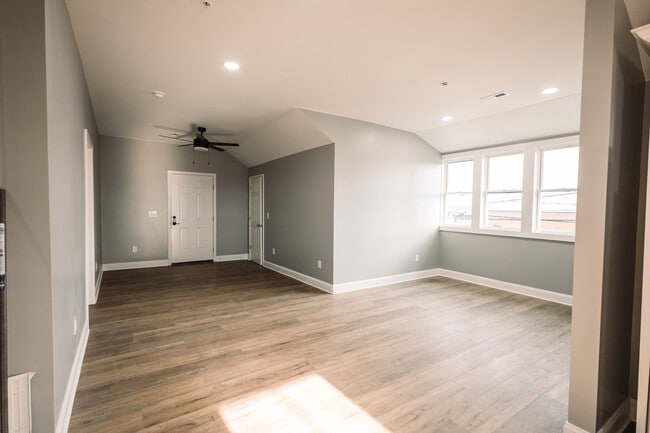 Building Photo - UNIT C