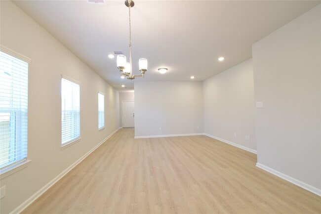 Building Photo - 12596 Canyon Falls Boulevard