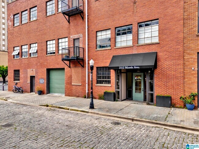 Building Photo - 2112 Morris Ave