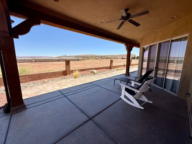 Building Photo - Beautiful Five-Bedroom Home in Tonaquint V...