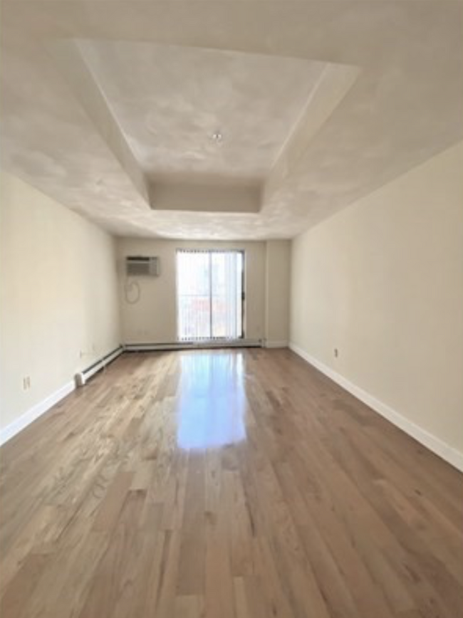Building Photo - 373 Highland Ave