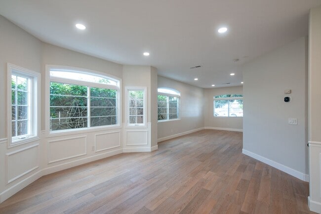 Building Photo - Oceanside Gem with ocean view and a 5-Minute Walk to the Beach/Pier