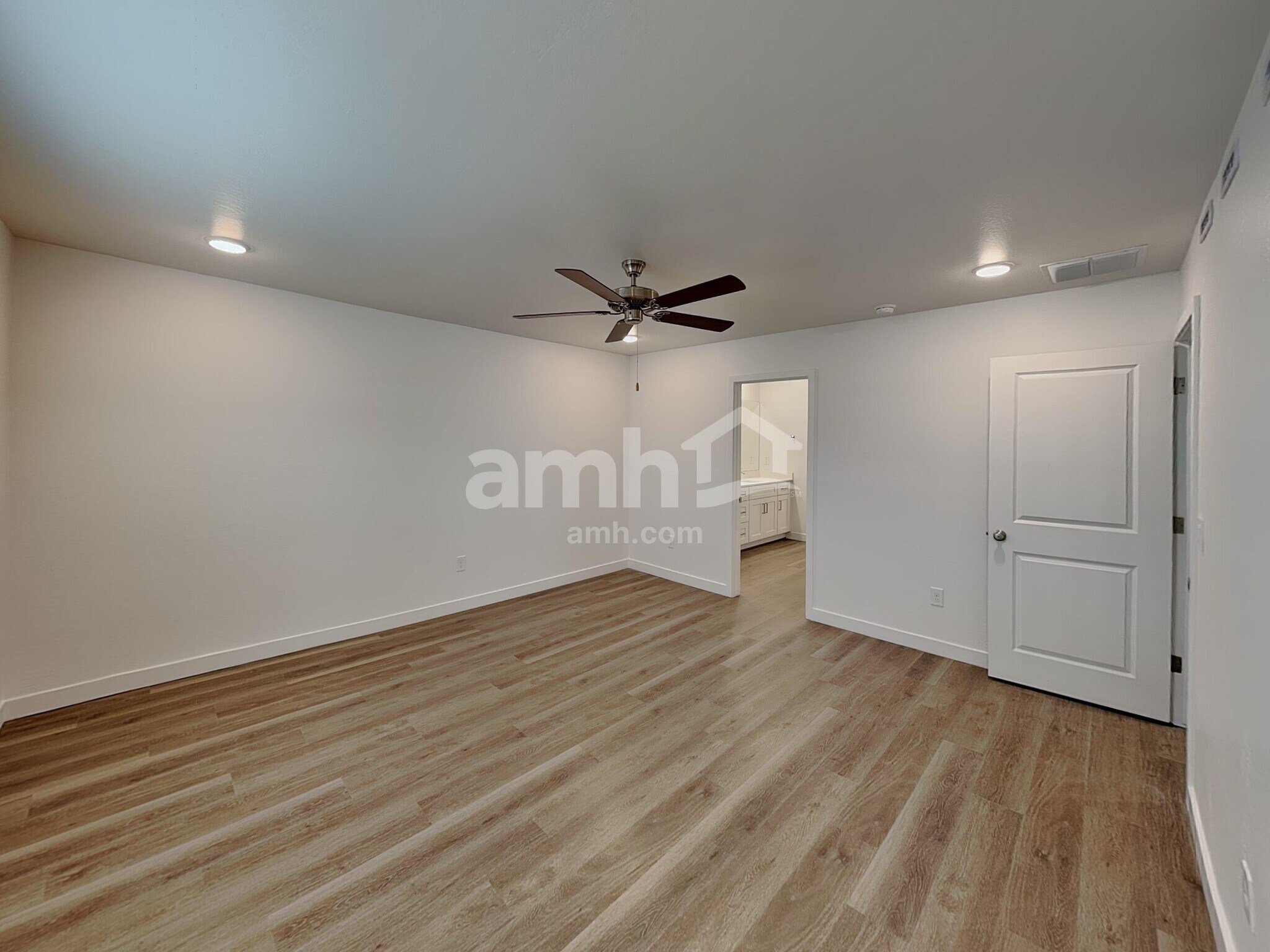 Building Photo - 9727 W Parkway Dr